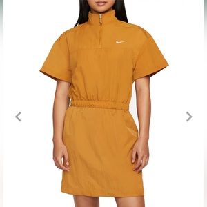Nike Women's Sportwear Swoosh Woven Dress Desert Ochre XXL